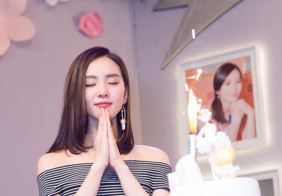 刘诗诗生日会感动飙泪