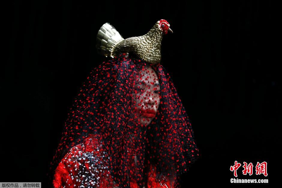 恐怖片即视感来袭 东京时装周模特妆容惊悚