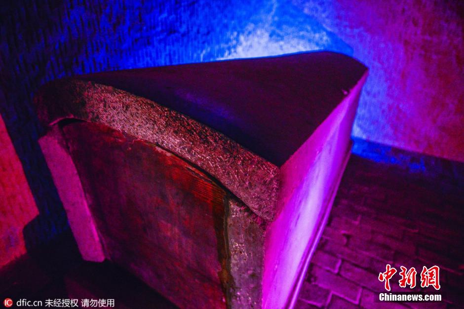 进世界第一座古墓博物馆 游客化身摸金校尉 