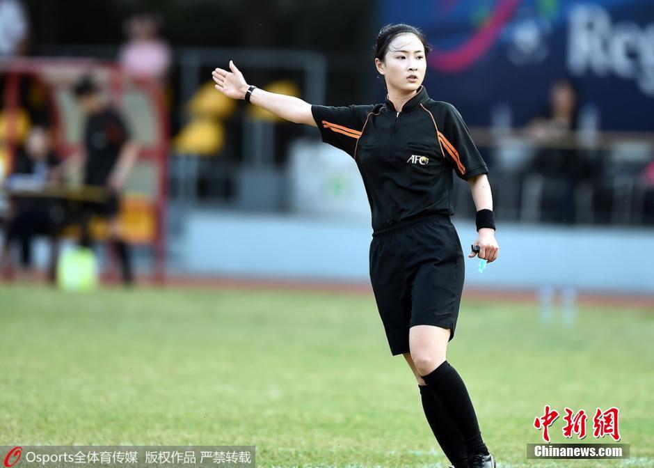 亚足联U14女足锦标赛 美女裁判表现抢眼