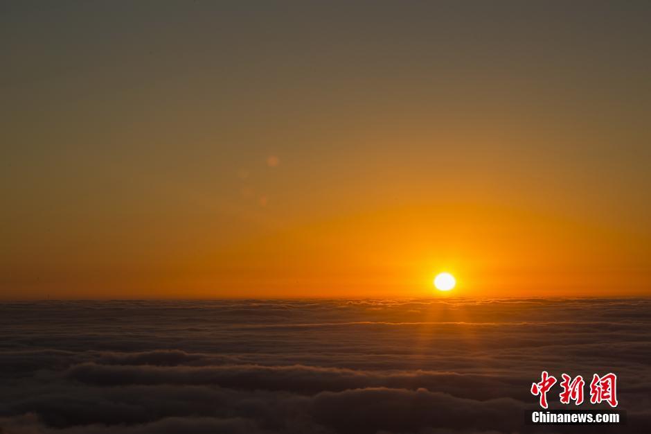 高温催生广东金子山罕见日出美景(3)