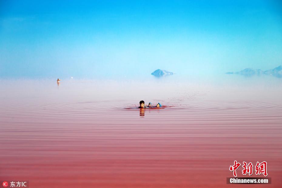 伊朗乌尔米湖因干旱湖水变血红色 美得令人窒