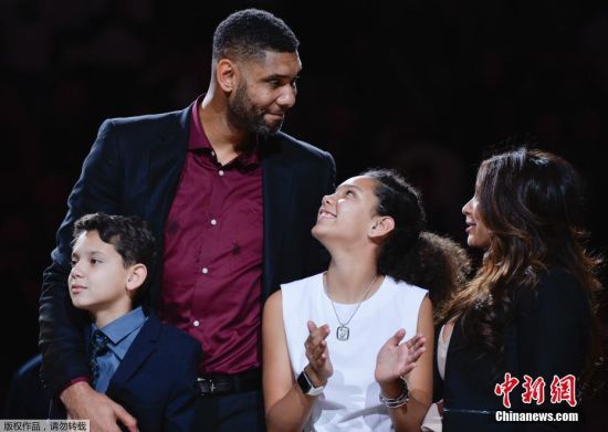 再见21号!马刺为邓肯举行球衣退役仪式(2)