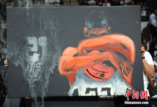 再见21号!马刺为邓肯举行球衣退役仪式(6)