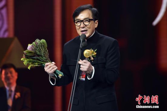 2017影响世界华人盛典落幕 成龙获特别致敬大