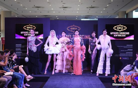 深圳时尚内衣秀在纽约博览会上演(6)