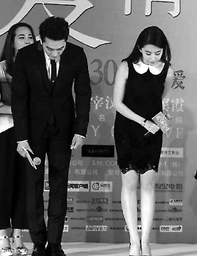 众明星发微博为天津祈福 多个娱乐发布会取消