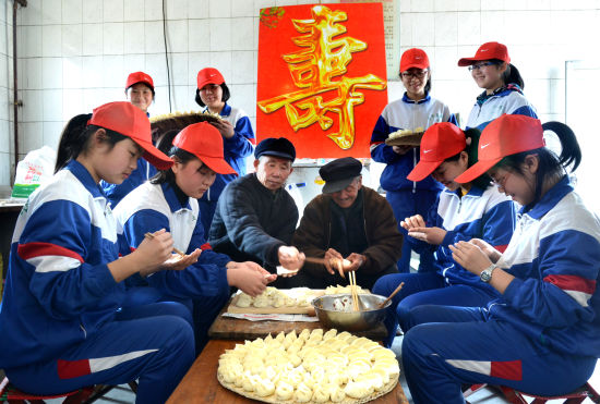 山东沂源县实验中学开展雷锋少年爱心接力3