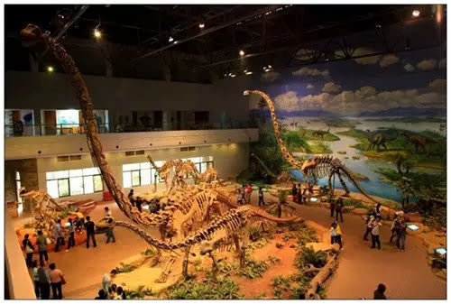 莱阳建起全国最大恐龙主题博物馆 再现骨架真
