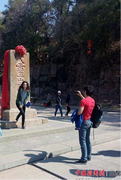 山东大学留学生游览灵岩寺感受中国佛文化