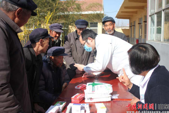 淄博沂源雷锋月为敬老院老人义诊