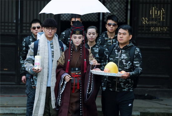 《重生之名流巨星》获封毒剧 张馨予造型帅诈