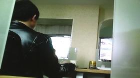 记者卧底揭秘网络赌博骗局 白富美是大叔