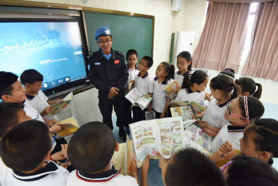 东营:小学生 抽考 维和警察 六一节的别样英语课