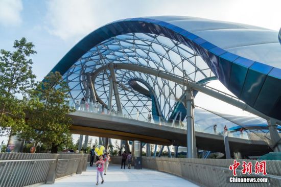 探访上海迪士尼“明日世界”景区 科技感十足