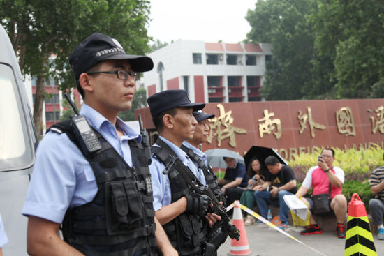 天桥区民警开辟绿色通道为高考考生补办身份证