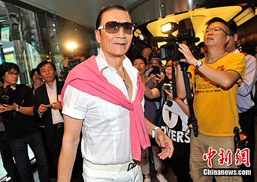 79岁谢贤遇严重车祸肋骨断裂 谢霆锋致电关心