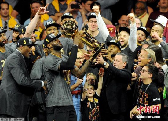 NBA总决赛骑士夺队史首冠 詹姆斯赛后激动哭