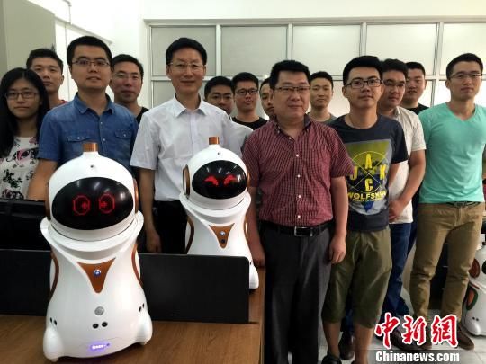 山大研发家庭智能陪护机器人 投产后推行平民