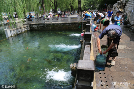 济南暴雨过后黑虎泉叫欢 取水点7月25日开放