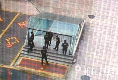 辽宁运钞车司机持枪抢劫押运款 或因债务铤而