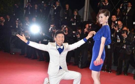 马蓉照片交叉腿分析-网曝王宝强获抚养拳净身出户 律师 法院还在审图片 31105 550x345