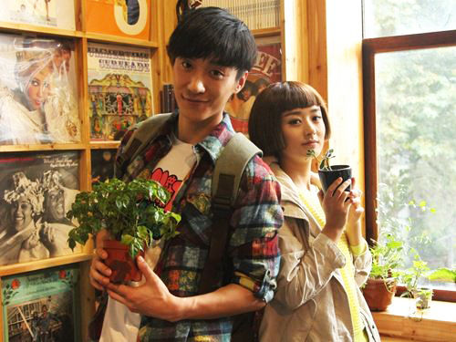 赵丽颖出席发布会 谈及乔任梁离世当场失控落