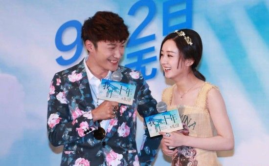 赵丽颖出席发布会 谈及乔任梁离世当场失控落