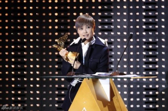 亚洲新歌榜李宇春拿专辑奖 华晨宇得奖呼大师