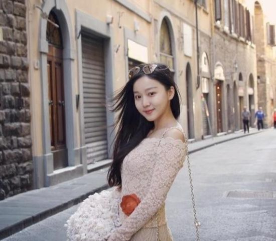 马龙与美女同办签证恋情疑坐实 女友美照被曝