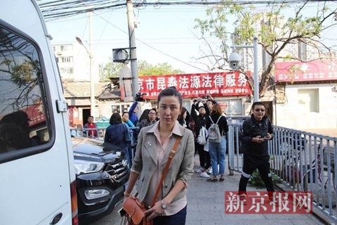 张铁林私生子纠纷案开庭:抚养儿子时间双方说