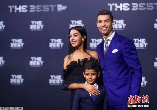 皇马球星C罗加冕2016世界足球先生 携新女友