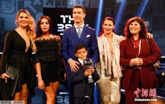 视频直播《天下足球》: c罗的2016|天下足球_综