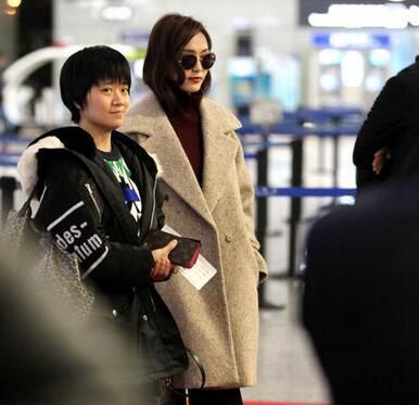 唐嫣嫣短发现身大秀总裁范不见罗晋 四位保镖