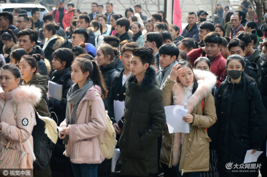 2017年2月19日,北京,北京电影学院艺考复试现场,俊男美女拼颜值,比图片