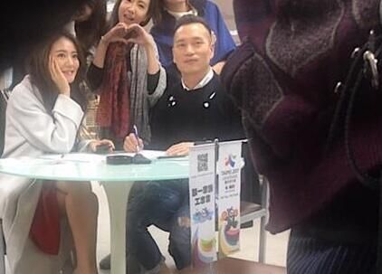 安以轩豪门千金家世曝光 与男友结婚可谓门当