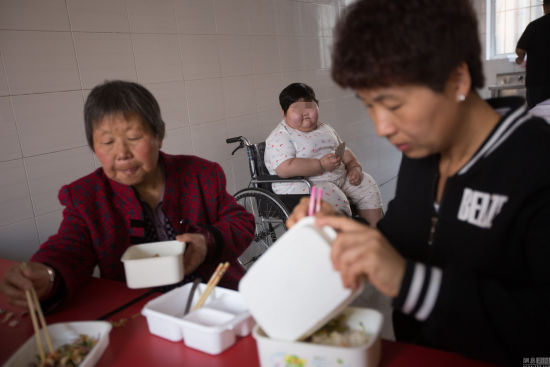 7岁娃4年暴涨120斤 为减肥花光近百万家财