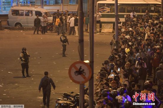 印尼首都发生爆炸 多人伤亡