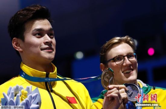 孙杨颁奖典礼唱国歌飙泪 世锦赛400米自夺冠