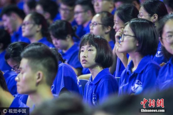 13岁最小新生现身浙大开学典礼 成绩超一本13