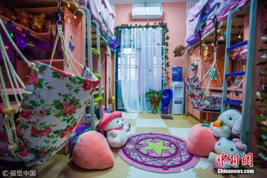 成都一高校四姐妹花300元 打造童话公主风寝室