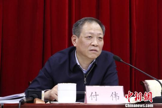 山东省安监局局长付伟在会上通报该省2017年工作安监工作情况.
