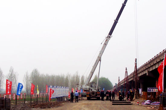 京沪高速改扩建项目莱芜至临沂段工程第一桩灌