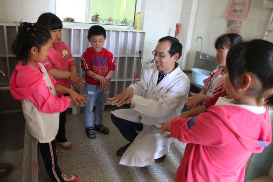 手足155名护航沂源讲解a手足为小学生防疫校长口病防护小学教师招聘流程图图片