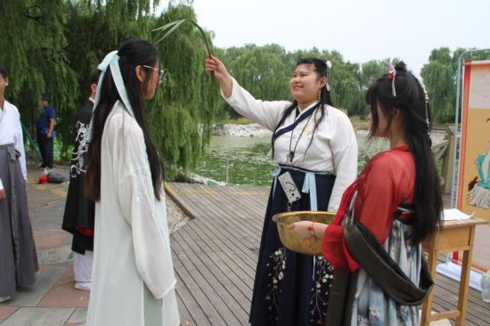 泰安泰山区端午旅游市场火爆接待游客逾8万