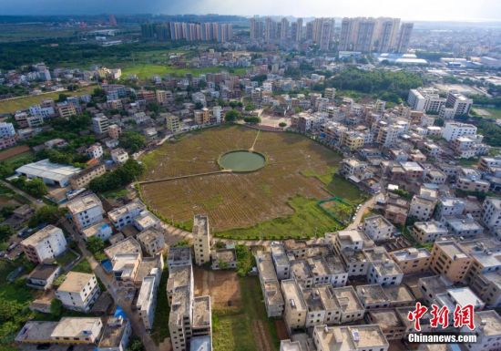航拍海口四百年古村 规划布局似"太极图"