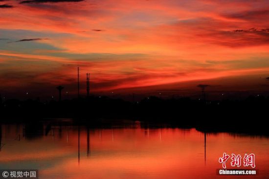台风摩羯过境后 浙江绍兴清晨现绚丽火烧云