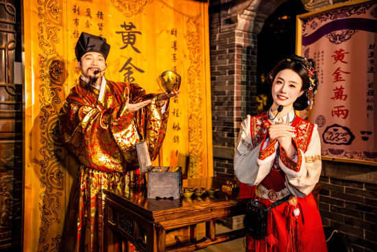 2��8�����ϣ�̨��ׯ�ų��´�����ʽ�ݳ�����ʷ����������ݳ��Թųǽ���Ϊ��̨�������������У������Ź�װ����Ա�������·�һ��̤����ʷ����ζ�ر�Ũ������Դ���������� ���� ������ ̨��ׯ��ý ������ ������