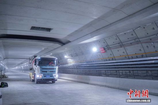 3��17�գ�ɽ�����ϣ��������ˮ�¶ܹ������������ϻƸ�·�ƺ�����˳��ʵ��˫���ͨ��ͼΪ3��16�����������ڵ��Ź޳������ֳ������˽⣬����Ϊ����˫��ṹ�����²㹲����6���������ʱ��60�����ʵ�����������Ľ��