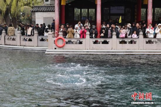 3��18�գ�ɽ�����ϣ����������г�����ͻȪ�����ϴ����������ձ���٣�����ȱ����Ч��ˮ����������������ͻȪˮλ�߿����������½���ģʽ�������峿���������Ӱ�죬����ӭ��һ���������Ĵ��ꡣ��������� ������ ��